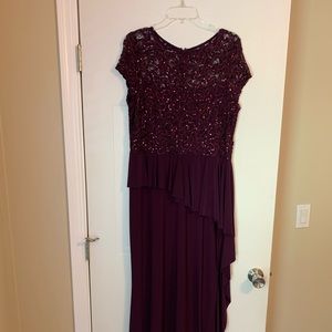 Merlot/Plum long formal dress 🔥🔥